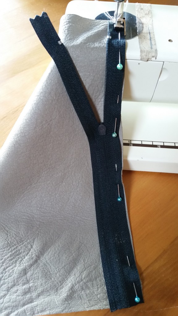 DIY PROJECT_Leather Zip Purse