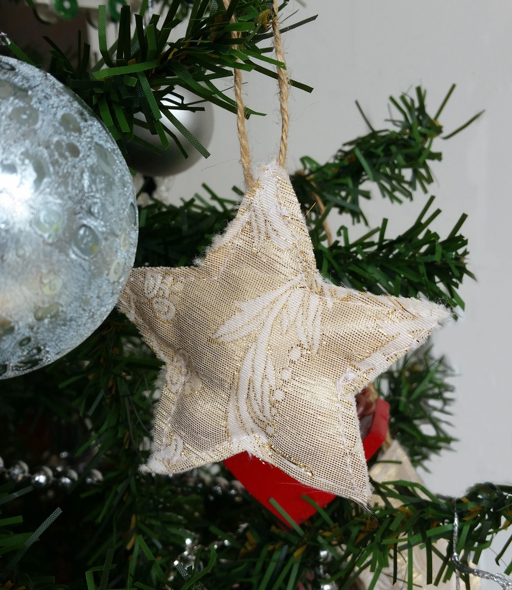 DIY PROJECT  DIY Christmas Decorations - Threadbare Cloak