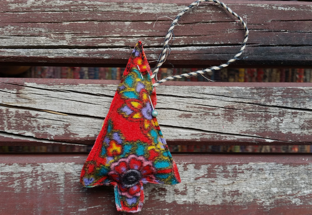 DIY PROJECT  DIY Christmas Decorations - Threadbare Cloak