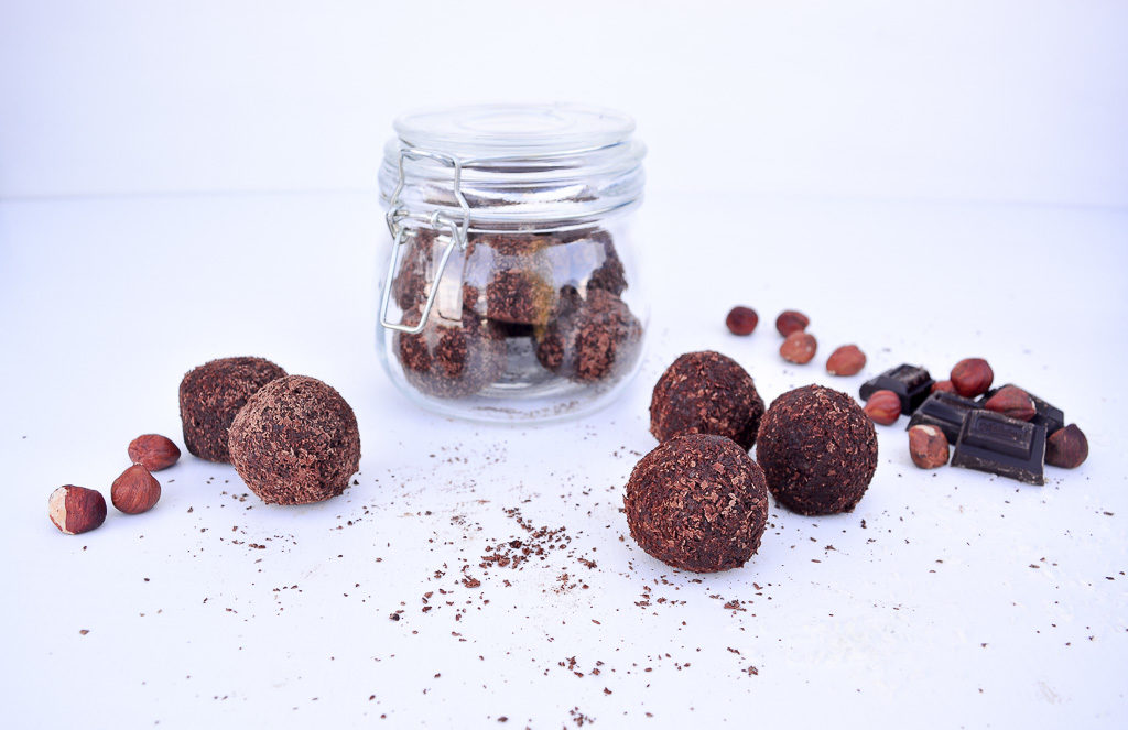 DIY GIFTS | Raw Chocolate Truffles