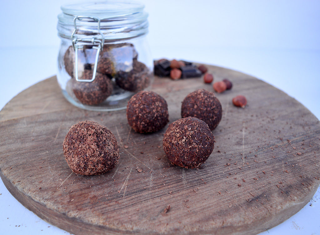 DIY GIFTS | Raw Chocolate Truffles