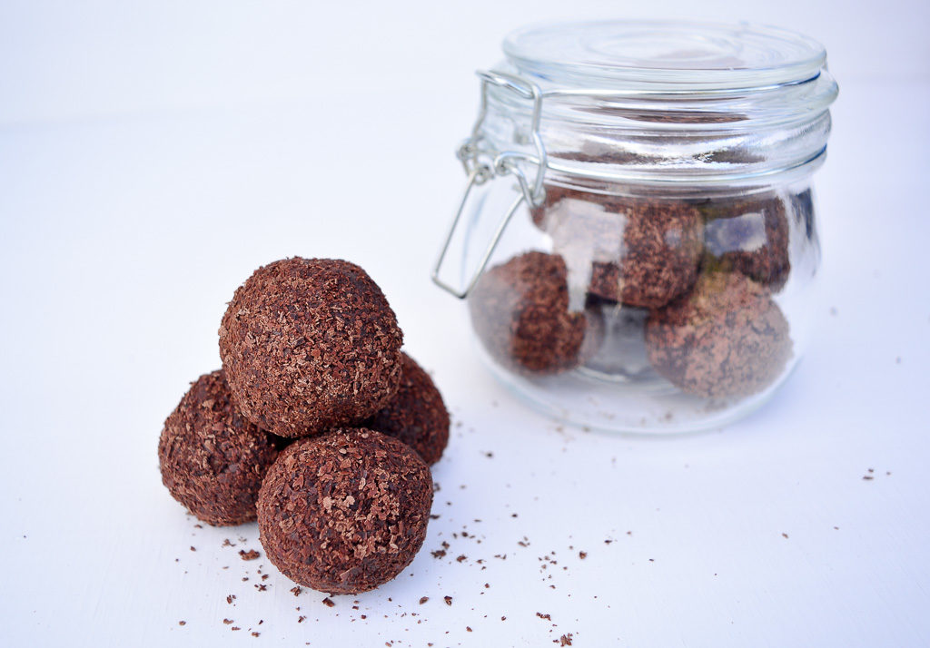 DIY GIFTS | Raw Chocolate Truffles