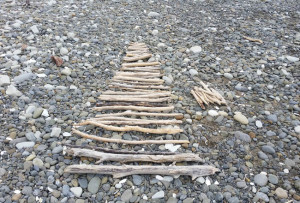 DIY Project_Driftwood Christmas Tree