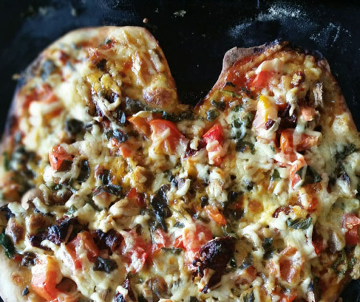 DIY Valentines Day Pizza for the you love_featured