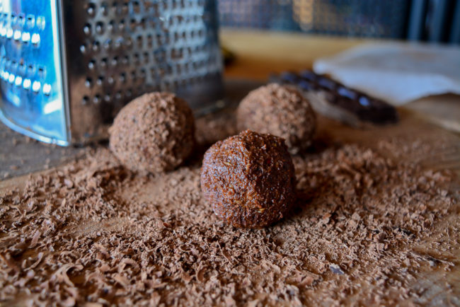 DIY GIFTS | Raw Chocolate Truffles