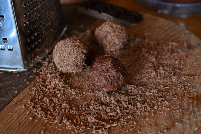 DIY GIFTS | Raw Chocolate Truffles