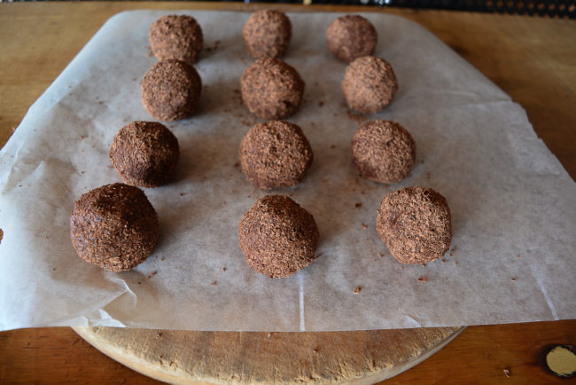 DIY GIFTS | Raw Chocolate Truffles