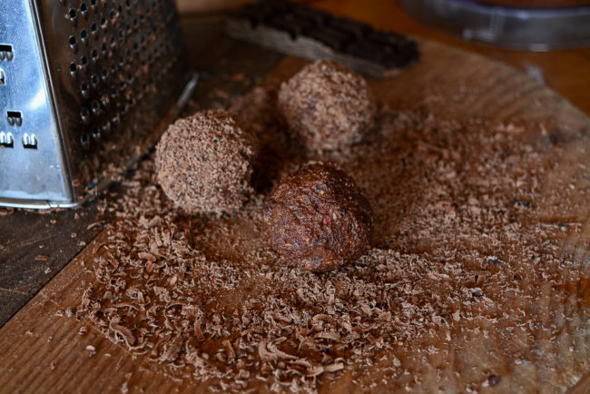 DIY GIFTS | Raw Chocolate Truffles