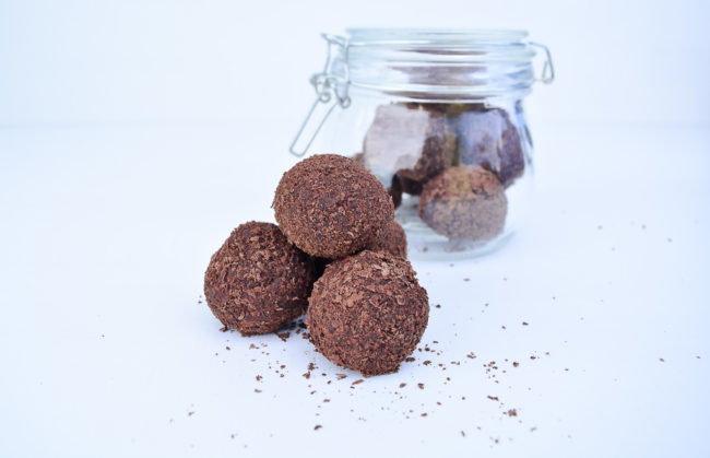 DIY GIFTS | Raw Chocolate Truffles