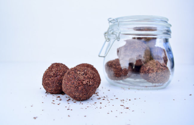 DIY GIFTS | Raw Chocolate Truffles