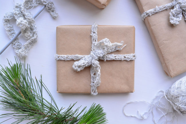 DIY GIFT | Crochet Gift Wrap Ribbon - Threadbare Cloak